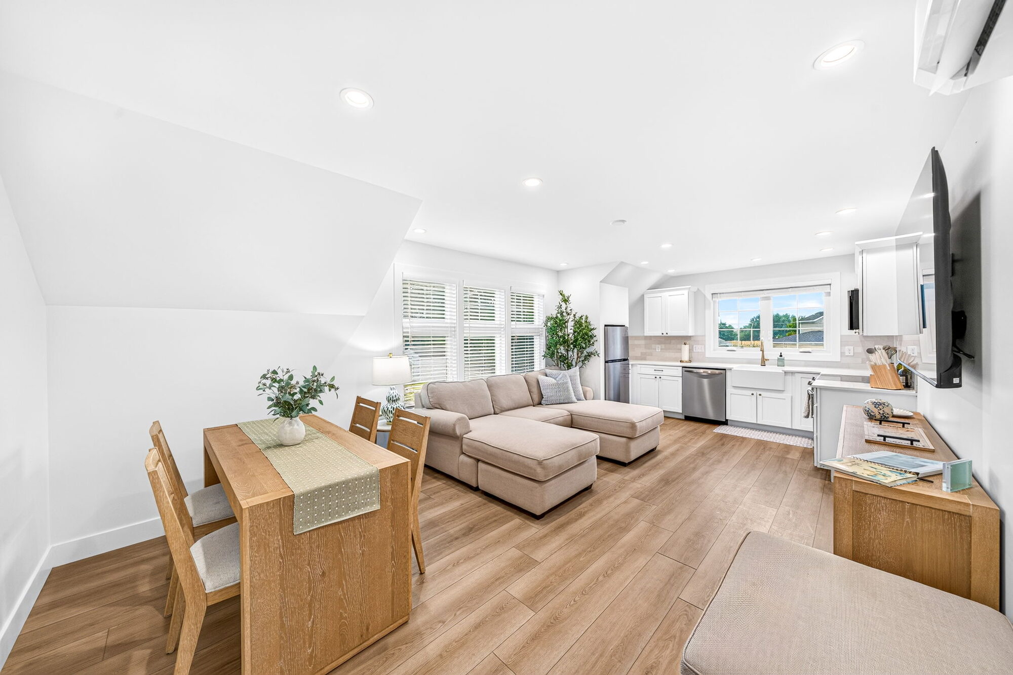Carriage House 7