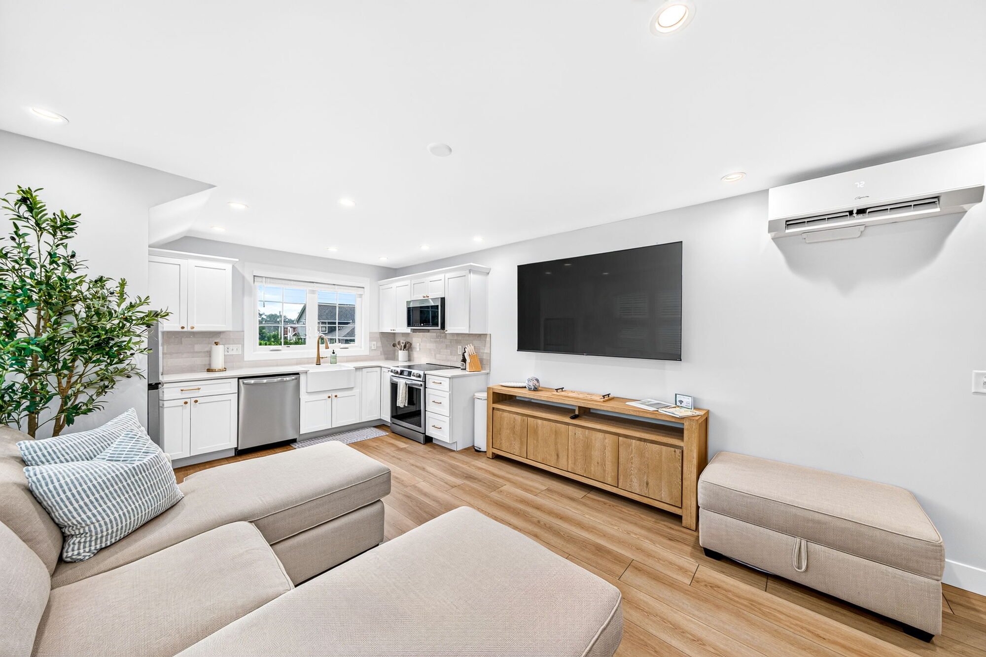 Carriage House 9